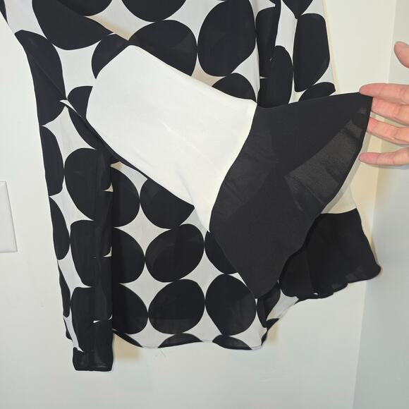 Chicos Polka Dot Ruffle Sleeve Blouse Size XL Black White Geometric Top - Picture 4 of 9